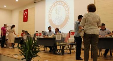 Kayseri Eczacı Odası Başkanı Uğur Nuri Akın, güven tazeledi