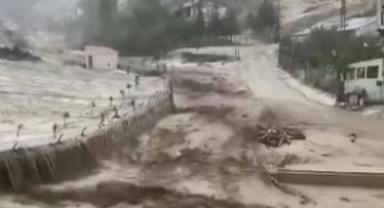 Kayseri'nin Pınarbaşı İlçesini sel vurdu