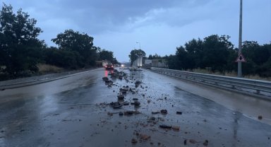 Kayseri'de selde mahsur kalan 2 kişi kurtarıldı