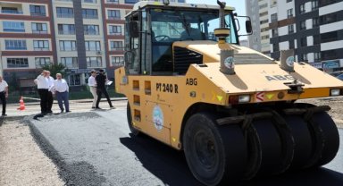 Kayseri'de Talas Belediyesi plastik atıklardan ürettiği asfaltı yolda uyguladı