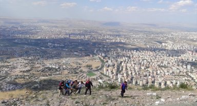 Kayseri'de yamaç paraşütü yaparken düşen 2 kadın yaralandı