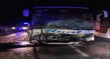 Kayseri'de yolcu otobüsü ile otomobil çarpıştı, 2 kişi öldü, 20 kişi yaralandı