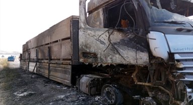 Kırıkkale'de inşaat malzemesi yüklü tır yandı 