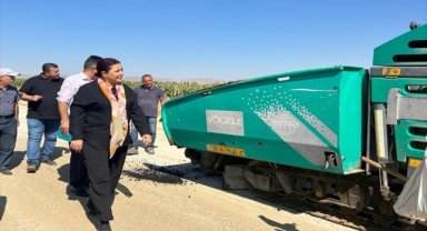 Kırşehir Ceza İnfaz Kurumu yolunun yarısına sıcak asfalt serildi