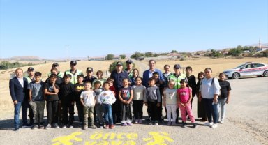 Kırşehir'de "önce yaya" görsellerini öğrenciler yeniledi