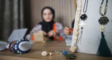 Kızı için yapmaya başladığı takılar yurt dışında alıcı buluyor