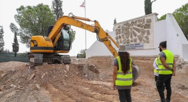 KKTC'de katliam kurbanı Türklerin ayrı kabirlere nakledilmesi için Atlılar toplu mezarı açılıyor