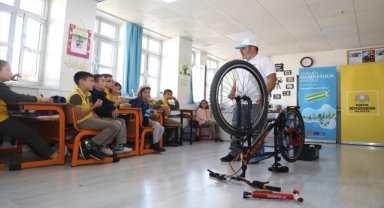 Konya Büyükşehir Belediyesi okullarda bisiklet tamir ve bakım eğitimleri veriyor