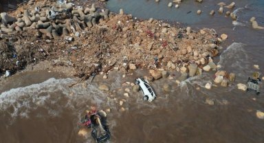 Libya'yı vuran sel halkı birleştirirken siyaset sahnesindeki bölünmeyi artırdı