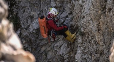 Mersin'de mağarada rahatsızlanan ABD'li dağcı Dickey'in tahliyesi sürüyor