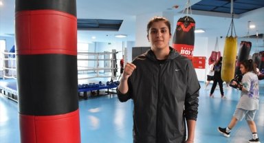 Milli boksör Busenaz Sürmeneli, 2024 Paris Olimpiyatları için hazırlanıyor