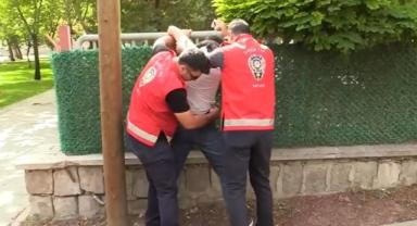 Milli Piyango satıcısı kılığına giren polis, uyuşturucu yakaladı