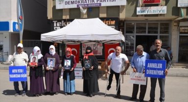 Muşlu aileler çocuklarına kavuşma ümidiyle HDP önündeki eylemlerini sürdürüyor