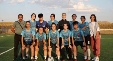 Muşlu kadın futbolcular 2. Lig hedefiyle play-in maçlarına hazırlanıyor