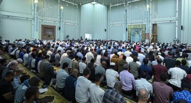 New York'ta ezan sesi camilerden ilk kez hoparlörle dışarıya verildi