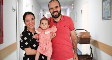 Organları dışarıda doğan Kosovalı bebek, İzmir'de iyileşti