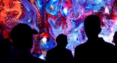 Refik Anadol, Las Vegas'taki dünyanın en büyük LED küresinde eseri sergilenen ilk sanatçı oldu