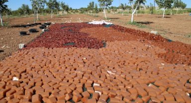 Şanlıurfa'da üzüm geleneksel yöntemlerle çeşitli ürünlere dönüştürülüyor
