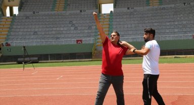 Şanlıurfalı görme engelli Mustafa Gezen gülle atma sporuyla sosyalleşti