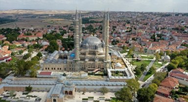 Selimiye'de minare külahının altında yer alan orijinal tek çini çoğaltıldı