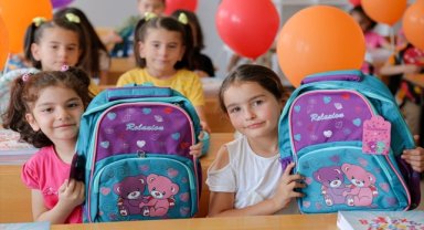 Sivas Belediyesi okula yeni başlayan 7 bin öğrenciye çanta hediye etti