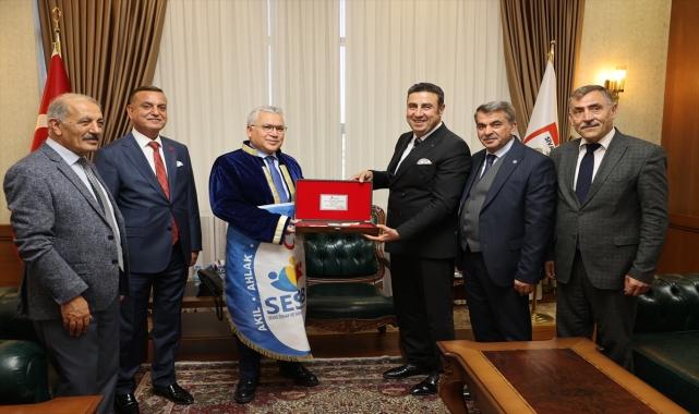 Sivas'ta Ahilik Onur Ödülü Vali Şimşek'e verildi