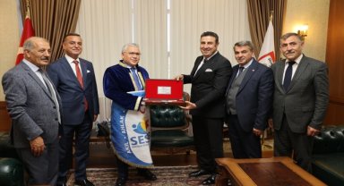 Sivas'ta Ahilik Onur Ödülü Vali Şimşek'e verildi