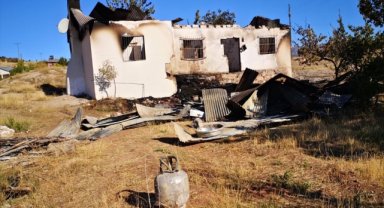 Sivas'ta evde çıkan yangında karı koca öldü