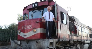 "Stajyer hareket memuru" olarak başladığı meslekte 36 yılını geçirdi