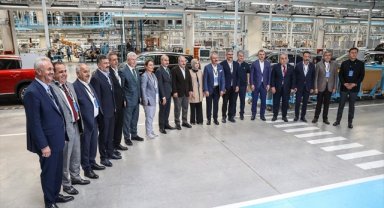 TBMM Sanayi Komisyonu, Togg Teknoloji Kampüsü'nde teknik inceleme gezisi ve test sürüşüne katıldı