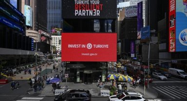 Times Meydanı'ndaki dijital panolarda "Invest in Türkiye" mesajı yayımlandı