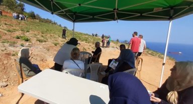 Trabzon'da deniz manzaralı alandaki mezar yerlerinin satışı öncesi yoğunluk yaşandı