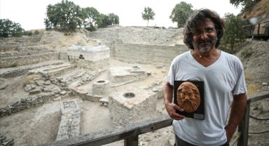Troya Antik Kenti Kazı Başkanı Prof. Dr. Aslan, İtalya'dan aldığı uluslararası ödülü değerlendirdi