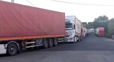 Türkgözü Gümrük Kapısı'nda Gürcistan kaynaklı tır konvoyu oluştu