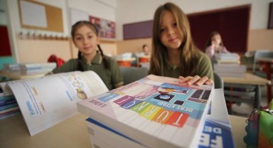 Türkiye genelindeki 20 milyonu aşkın öğrenci ders başı yaptı