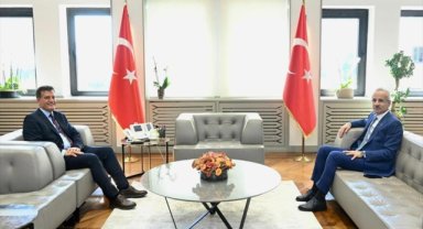 Ulaştırma ve Altyapı Bakanı Uraloğlu KKTC'li mevkidaşı Arıklı ile görüştü