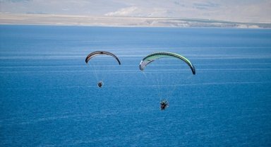Van'da Yamaç Paraşütü ve Paramotor Hedef Şampiyonası devam ediyor