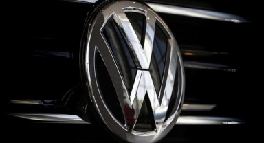 Volkswagen, sebebi bilinmeyen sistem arızası sebebiyle araç üretimini durdurdu