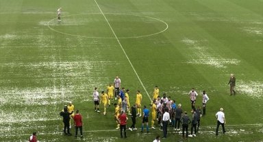 Yılport Samsunspor-İstanbulspor maçı, sağanak nedeniyle ertelendi