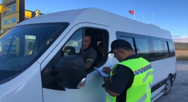 Yozgat'ta jandarma okul servis araçlarını denetledi