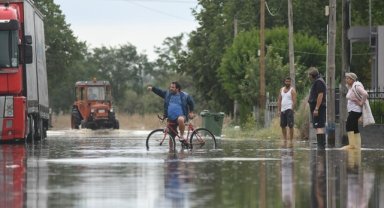 Yunanistan'daki sel felaketinin sağlık açısından tehdit oluşturduğu bildirildi