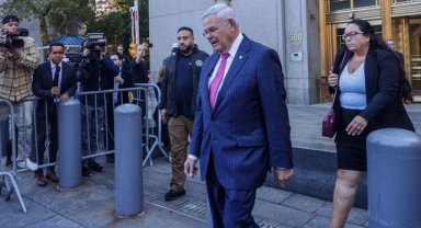 ABD'li Senatör Menendez, "yabancı devlet için ajanlık" suçlamasını reddetti 