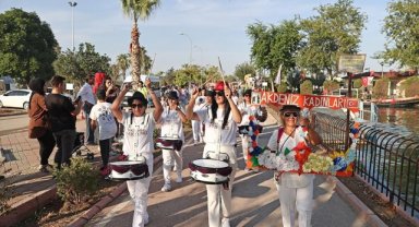 Adana'da kadınların kurduğu bando takımı festivallere renk katıyor