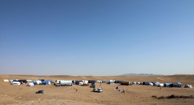 Afganistan'ın çorak topraklarındaki depremzede köylüler kara kışa evsiz giriyor