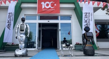 "AkınRobotics" fabrikasında üretilen ADA-7 Robot tanıtıldı
