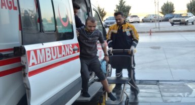 Aksaray'da kargo yüklü tırın devrildiği kazada 2 kişi yaralandı