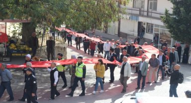 Ankara Haymana'da Cumhuriyet Bayramı 4 bin 447 metrelik Türk bayrağıyla kutlandı