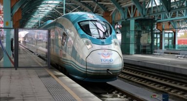 Ankara'da test edilen YHT vagonlarının raydan çıkması sonucu 4 çalışan yaralandı