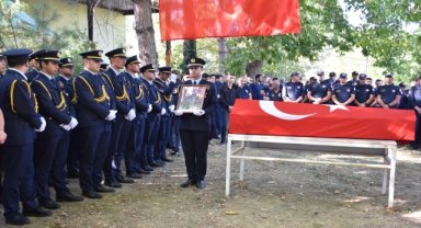 Ankara'daki yangında dumandan etkilenerek şehit olan itfaiye eri Eskişehir'de son yolculuğuna uğurlandı