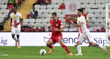 Antalyaspor'un bileği sahasında bükülmüyor 